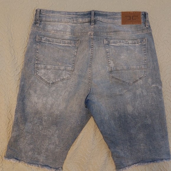 Legacy Edition - Picture 2 of 2